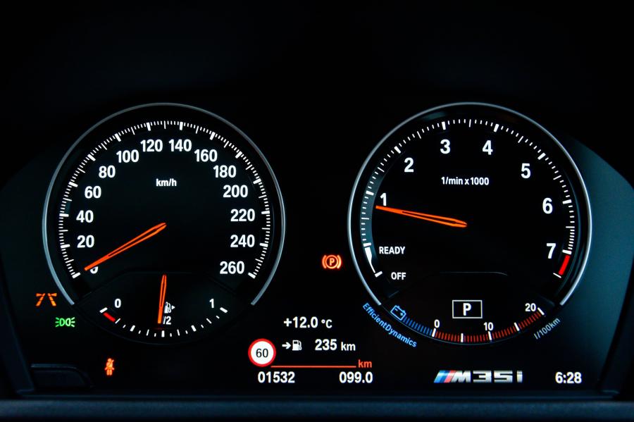 Панель приборов BMW X2 M35i (F39) 2019 года  (ZA) (фото 5 из 40)